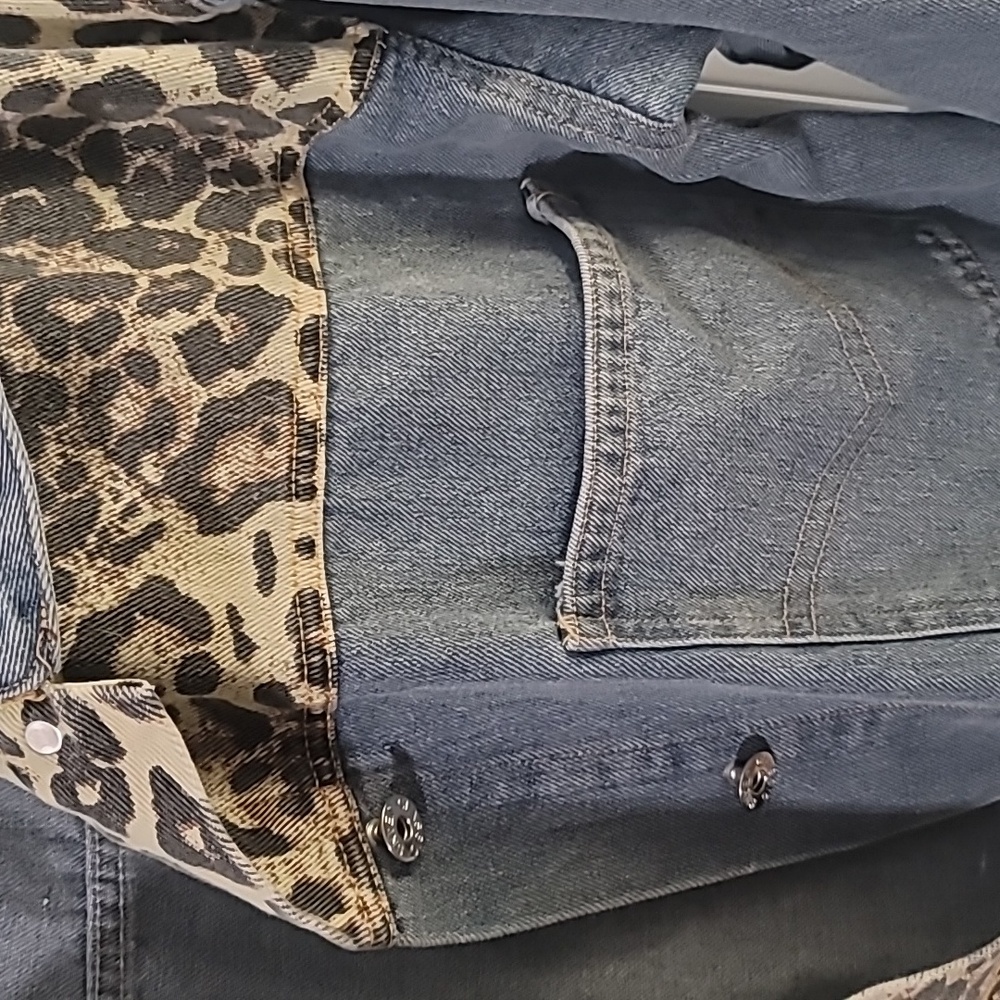 Leopard Print Denim Jacket - Picture 6 of 13